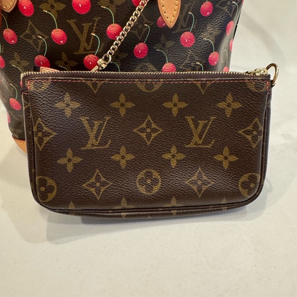 Louis Vuitton Monogram Cerise Bucket - Picture 10 of 15